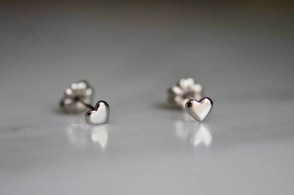 Tiny heart Stud Earrings - 3 colours - titanium - titanium anodized